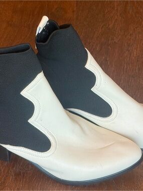 NEW MIA Black and White Chelsea-Style Ankle Booties, New! Size 10
